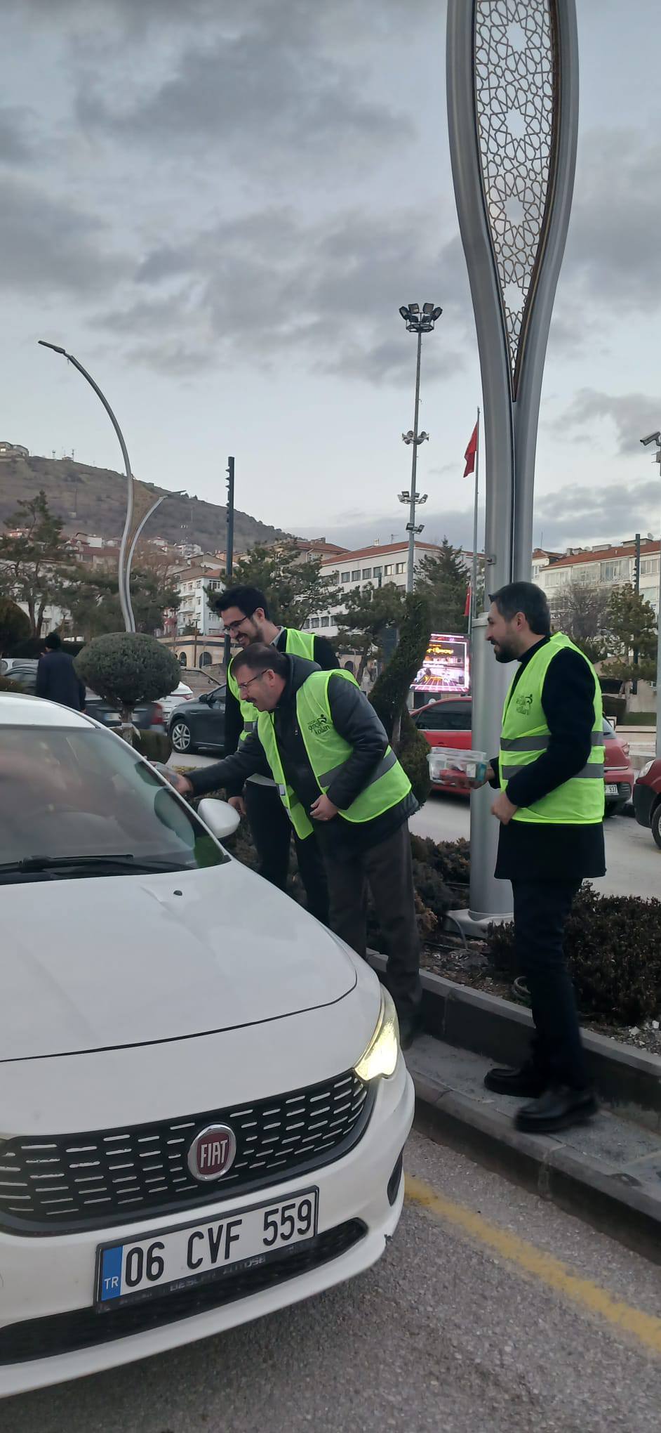 Recep Tayyip Erdoğan’ın Partisinden “İftara 5 Kala” İkramı