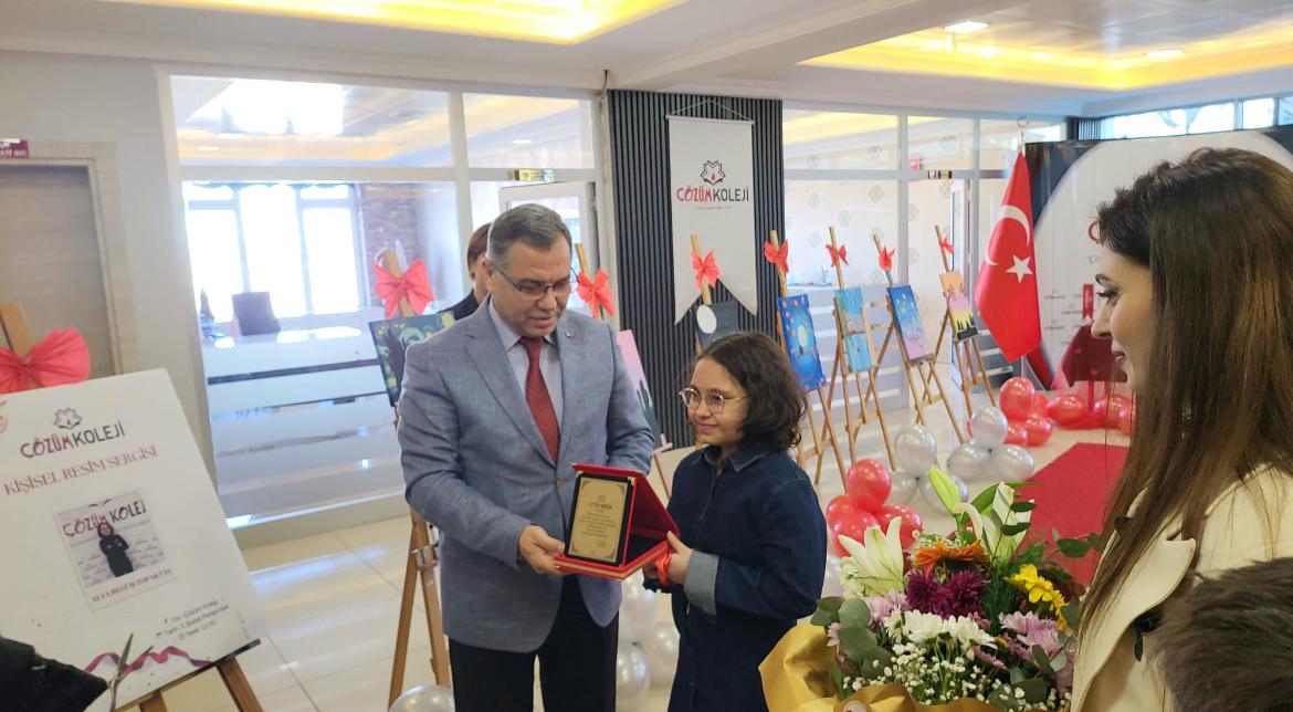Çözüm Koleji Öğrencisi Alya Begüm Topaktaş’tan İlk Kişisel Resim Sergisi