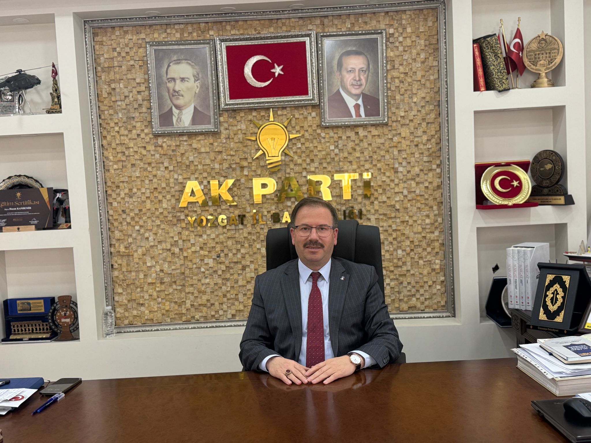 Ak Parti'den Cumhuriyet Vurgusu