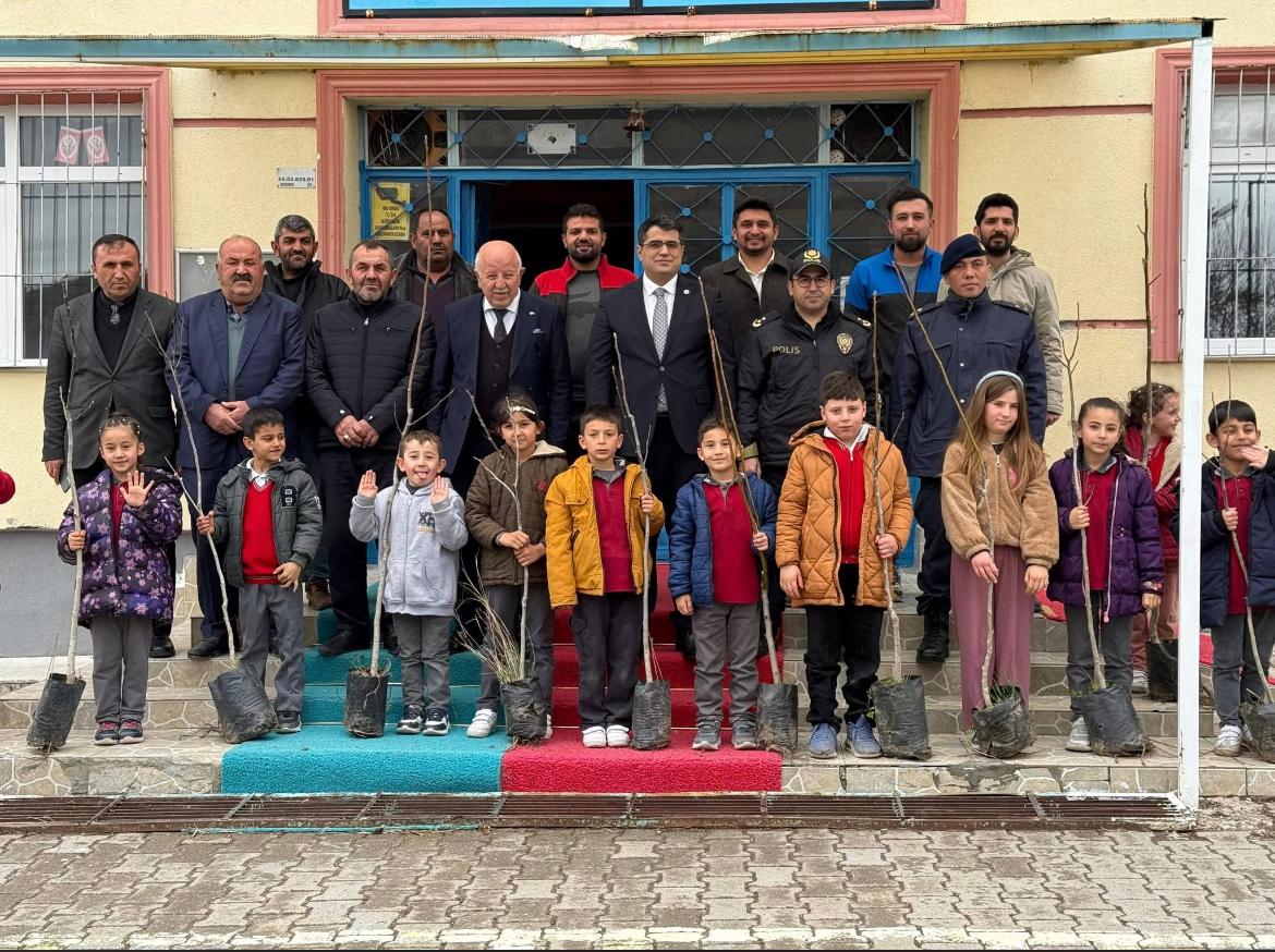 Akdağmadeni’nde “Her Öğrenciye Bir Fidan” Projesi