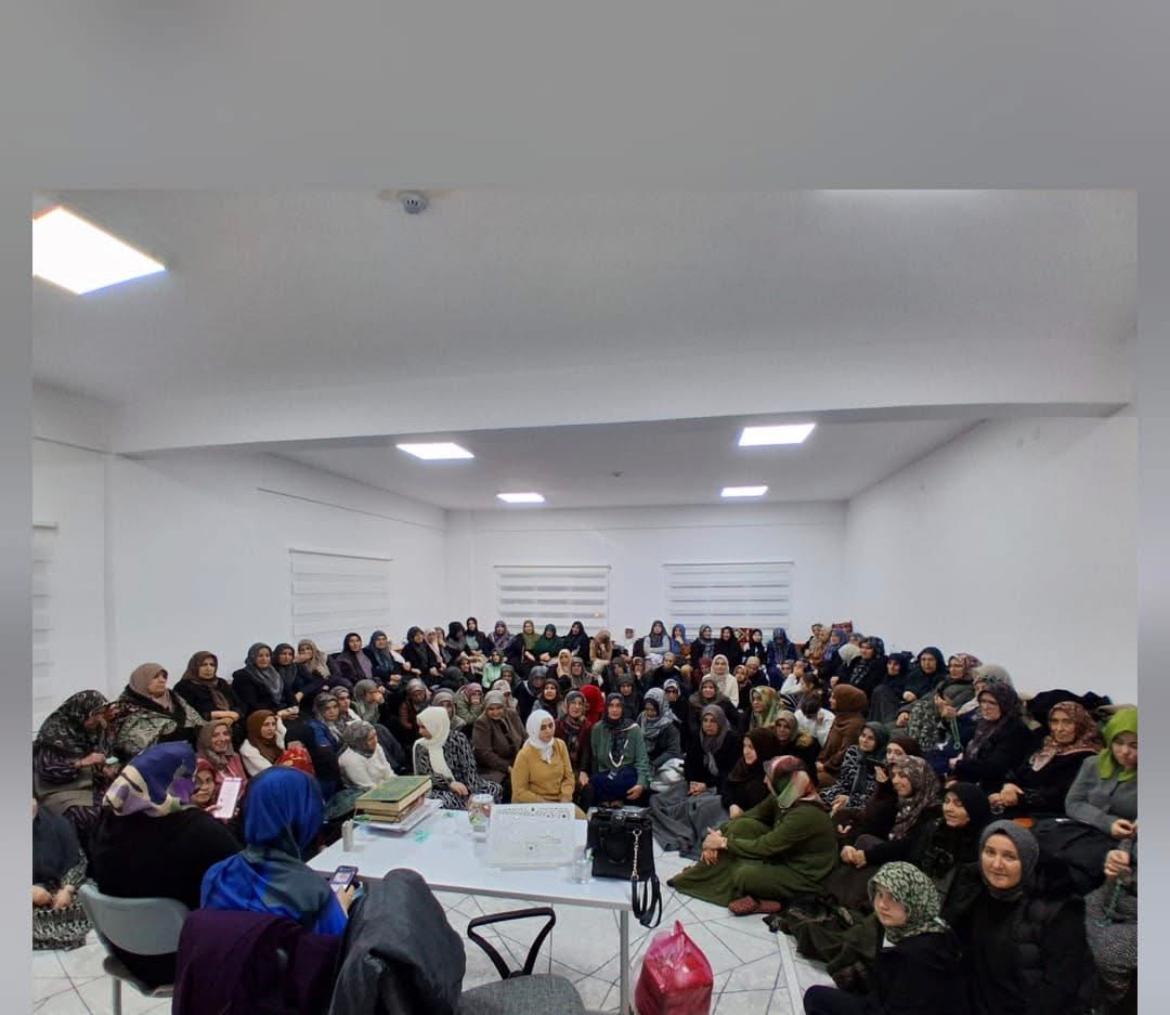 Akdağmadeni’nde Hanımlara Özel Kadir Gecesi Etkinliği Yoğun İlgi Gördü