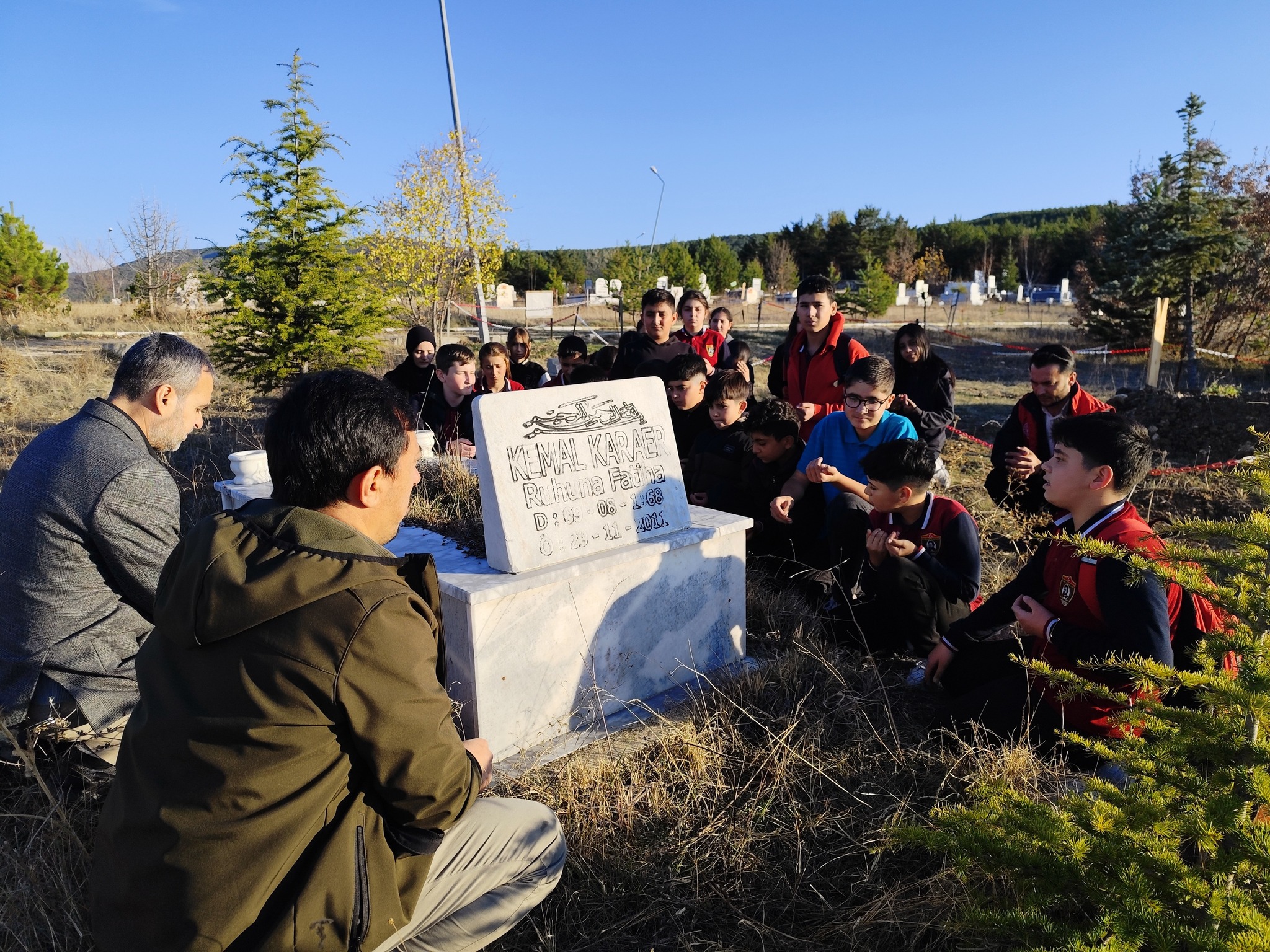 Akdağmadeni’nde Öğretmenler Kabirleri Başında  Anıldı