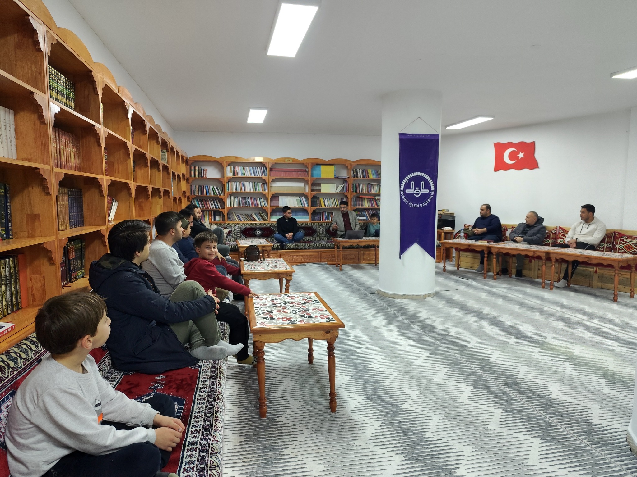 Akdağmadeni’nde Haftalık Tefsir Dersleri Sürüyor