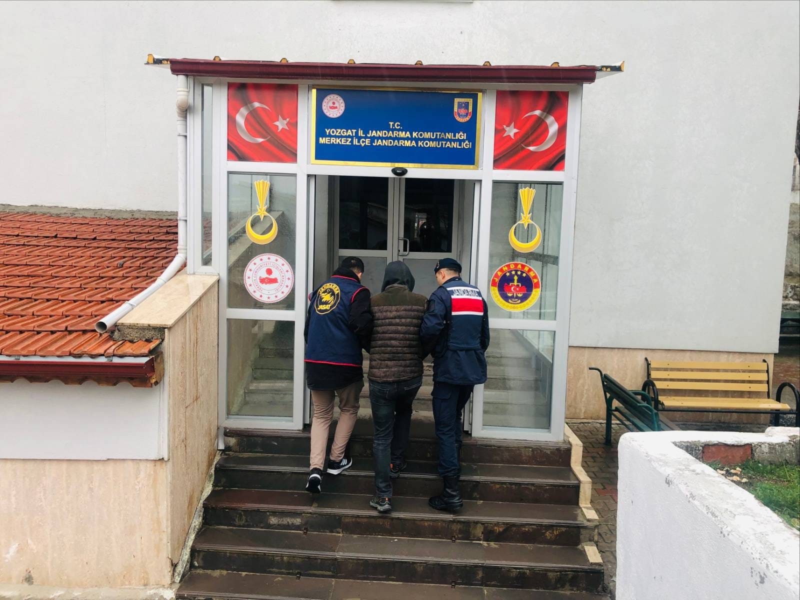 Jandarma Operasyonunda Ağır Suçtan Aranan Şahıs Yakalandı