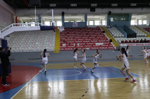 Yozgat, Basketbolun Yıldızlarını Ağırlıyor: Türkiye Yarı Finalleri Başladı