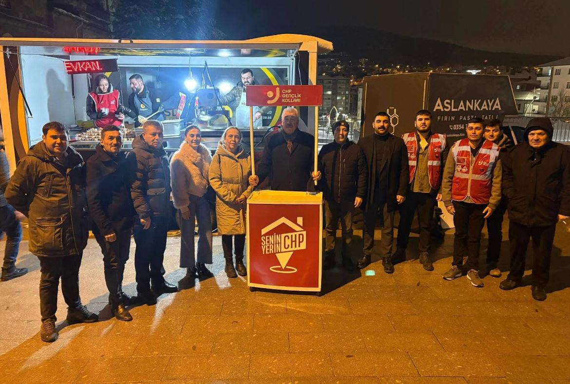 CHP Kadın Kolları, Çapanoğlu Camii’nde Hayır Lokması Dağıttı