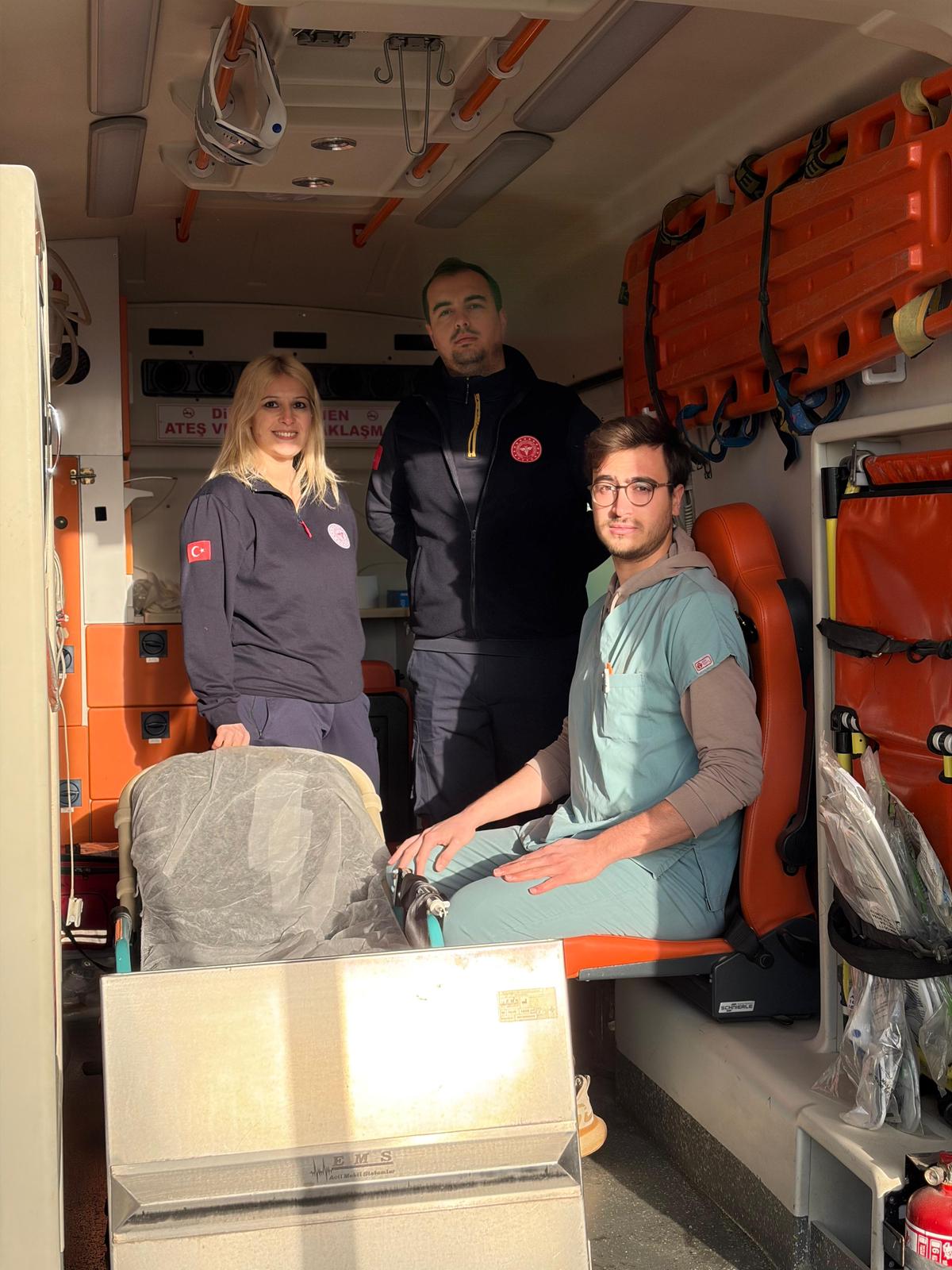 Sağlık Ekipleri Hayata Yolda Tanıklık Etti