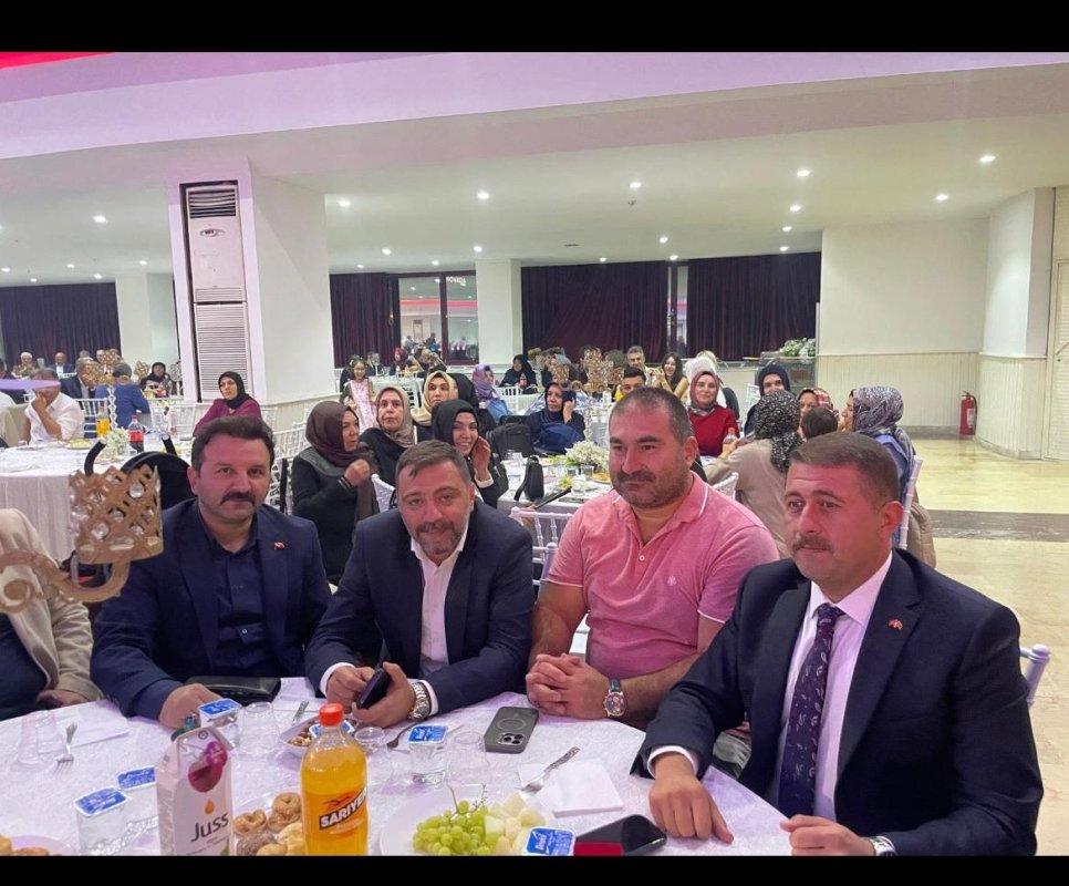 Siyaset Dünyasını Buluşturan Düğün