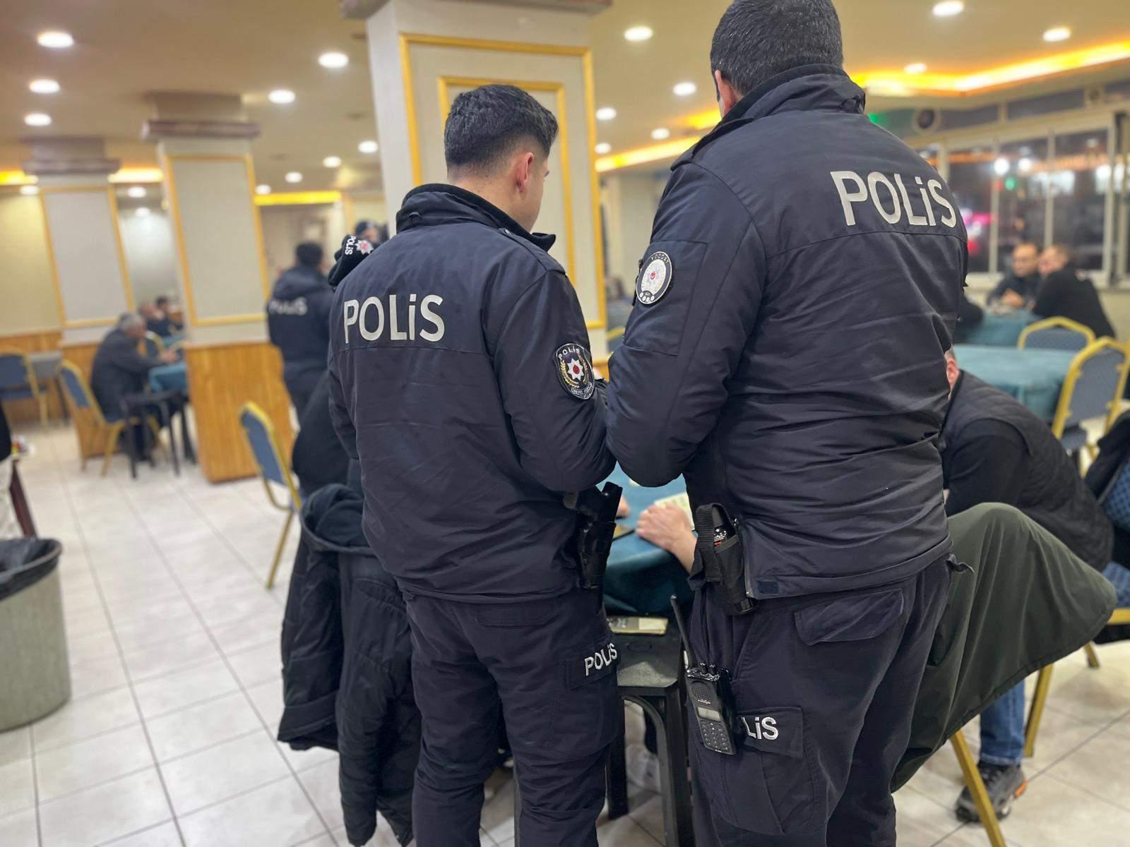 Sorgun’da Okul ve Yurt Çevrelerinde Denetim: 40 Kişi Kontrol Edildi