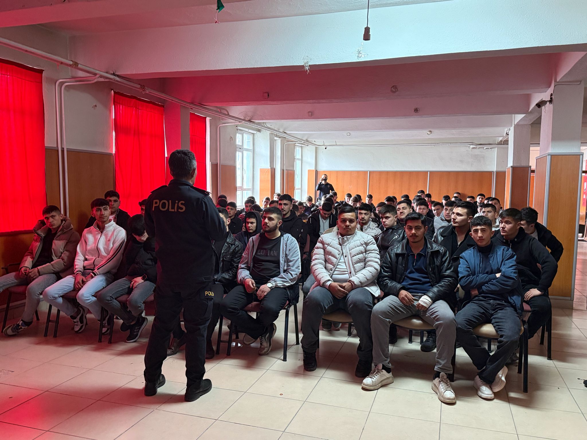 Sarıkaya’da Polis-Öğrenci Buluşmalarında 2 Bin 630 Öğrenciye Ulaşıldı
