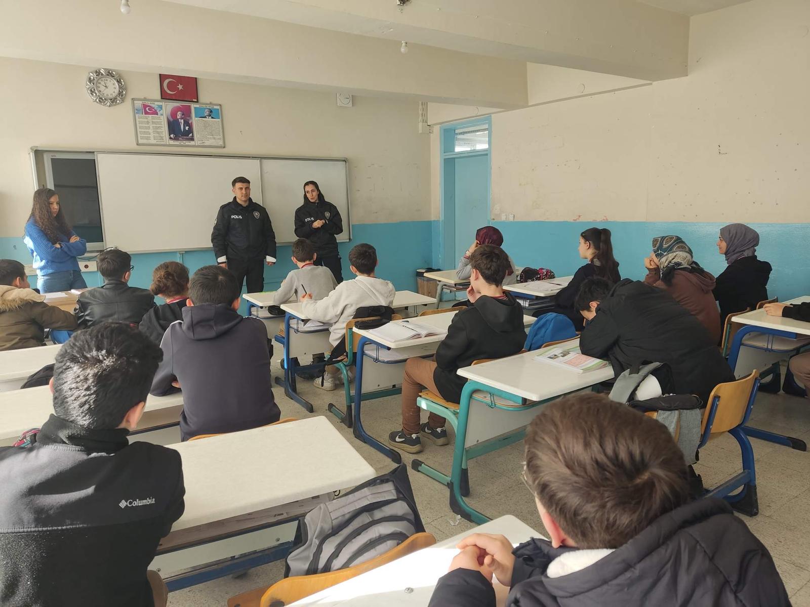 Kadışehri’nde Emniyetten Öğrencilere Yönelik Bilgilendirme Çalışması