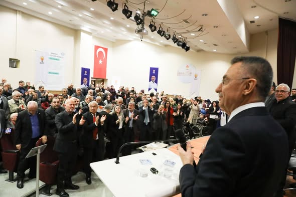 Fuat Oktay’dan “Sahadan Beslenen Siyaset” Vurgusu