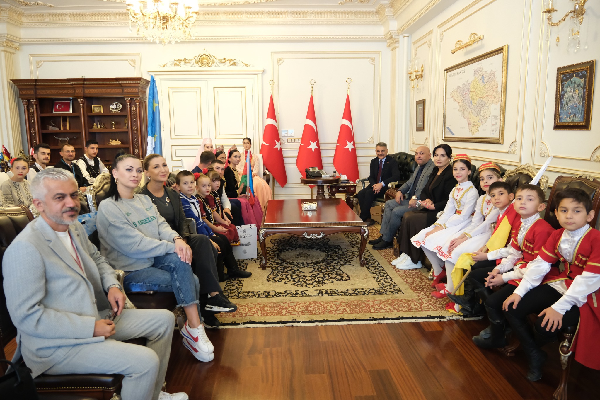 Vali Özkan'a Uluslararası Heyet Ziyareti