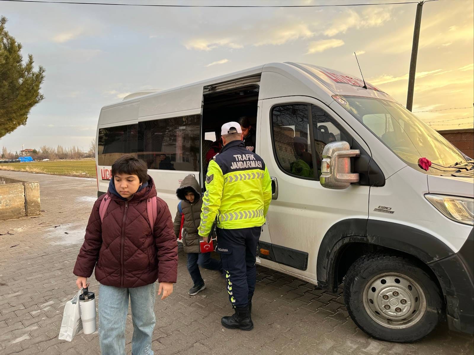 Jandarma Okul Servislerini Sıkı Takipte