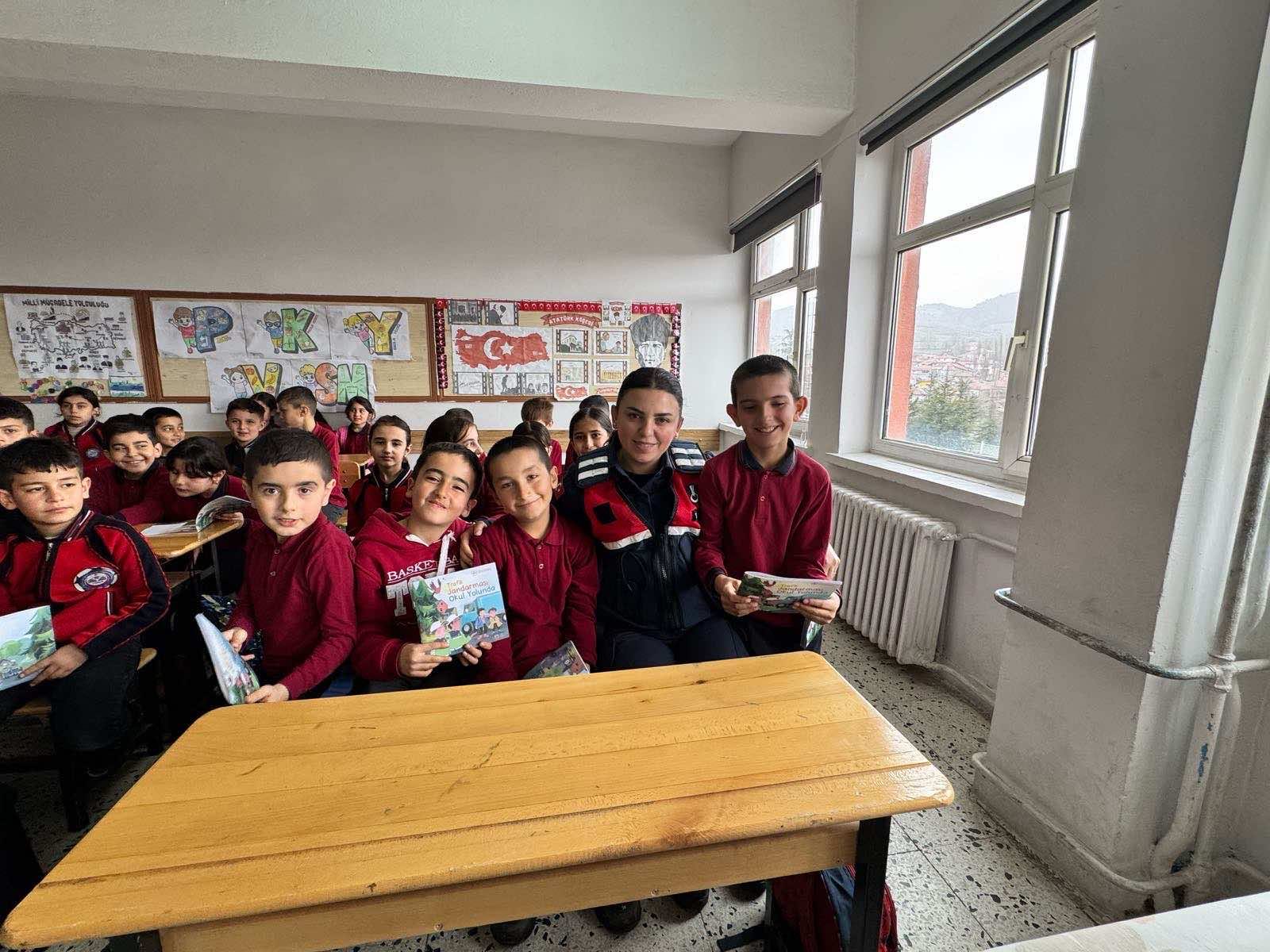 Çekerek’te Öğrencilere Jandarmadan Güvenlik Eğitimi