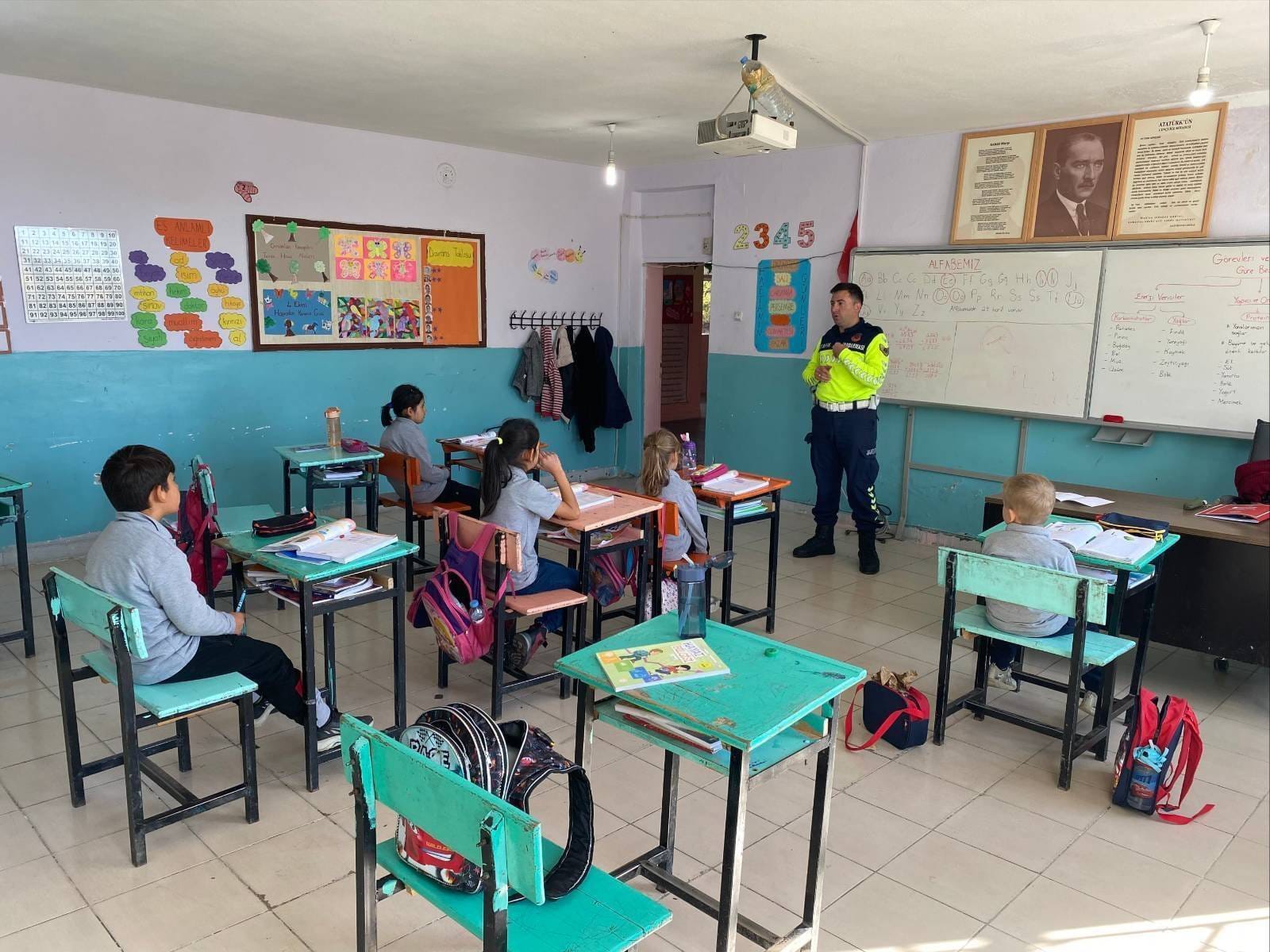  Öğrencilere Trafik Güvenliği Eğitimi