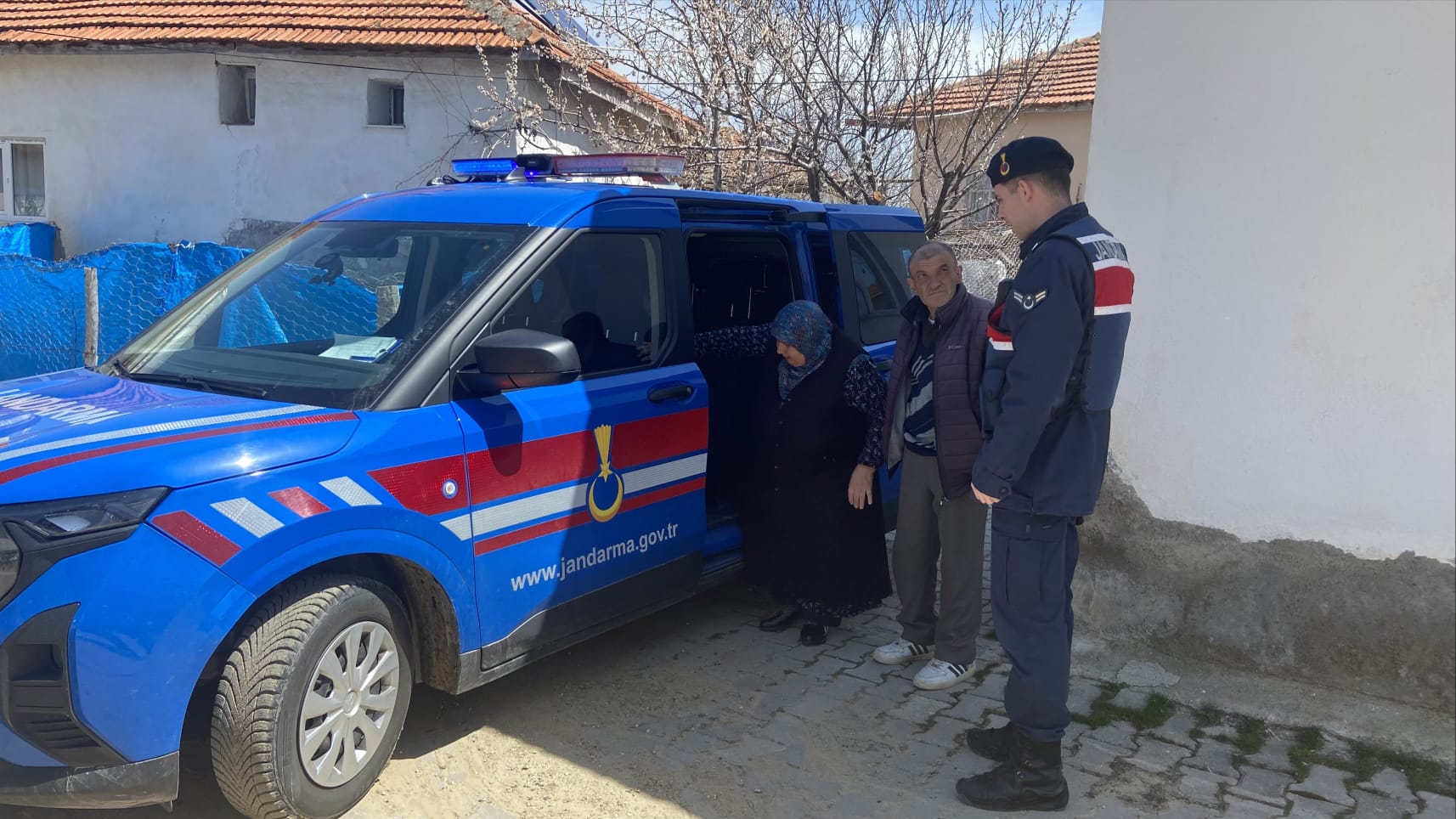 Yozgat Jandarmasından Anlamlı Vefa: Şehit Ailesine Kabir Ziyareti Desteği