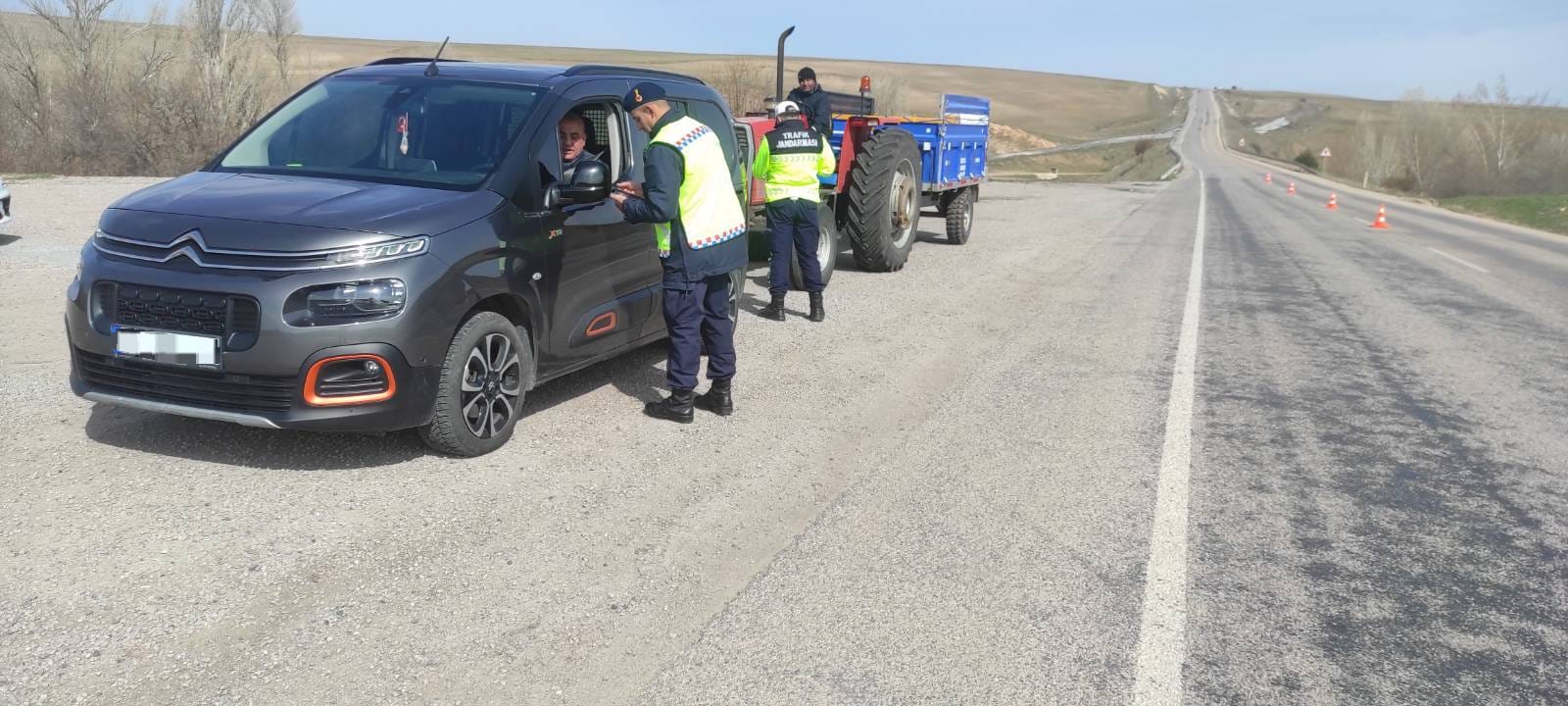 Şefaatli’de Trafik Denetimi: Jandarmadan Sürücülere Hayati Uyarılar