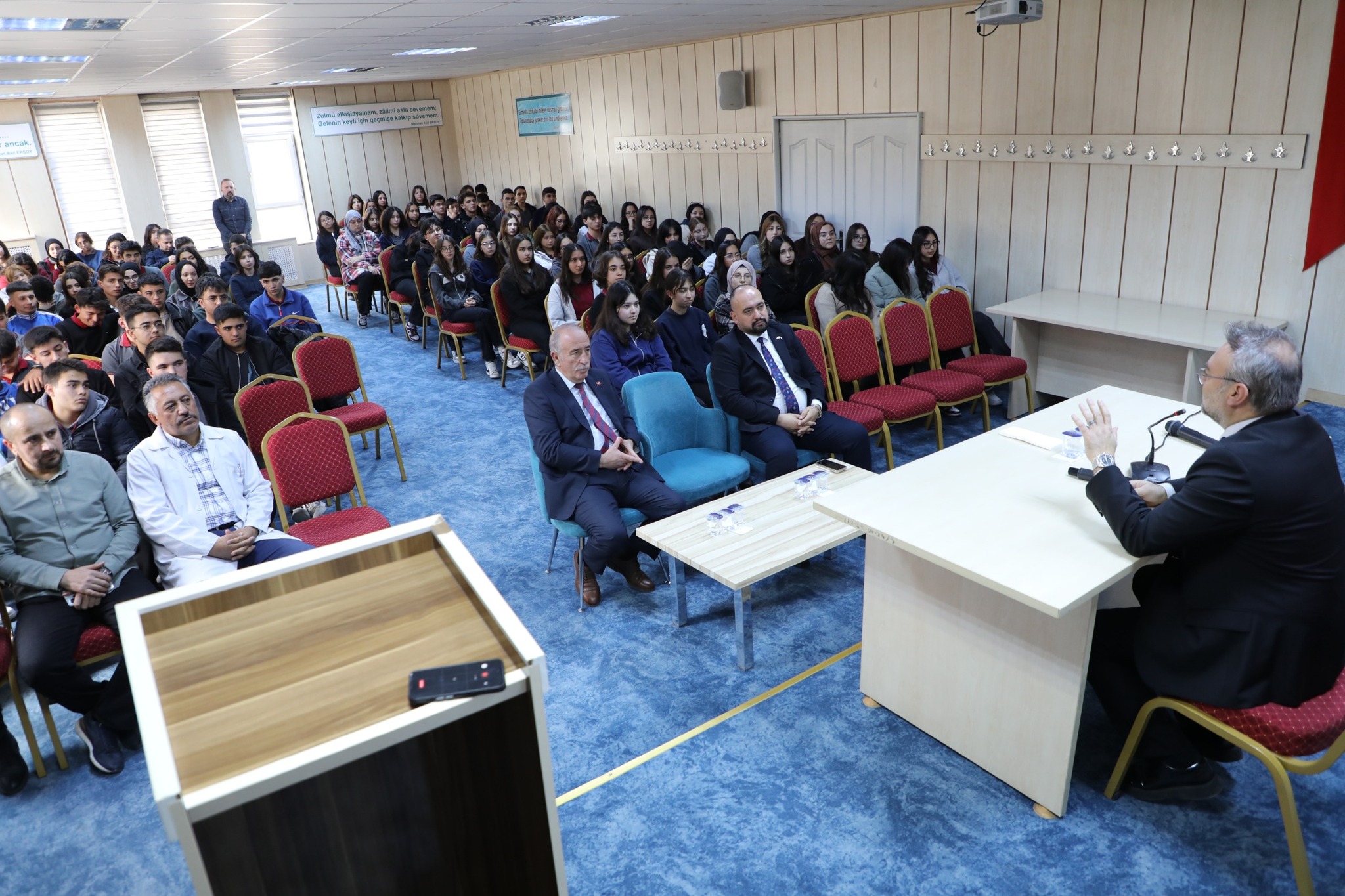 Rektör Evren Yaşar, Kariyer Günleri’nde Öğrencilerle Buluştu