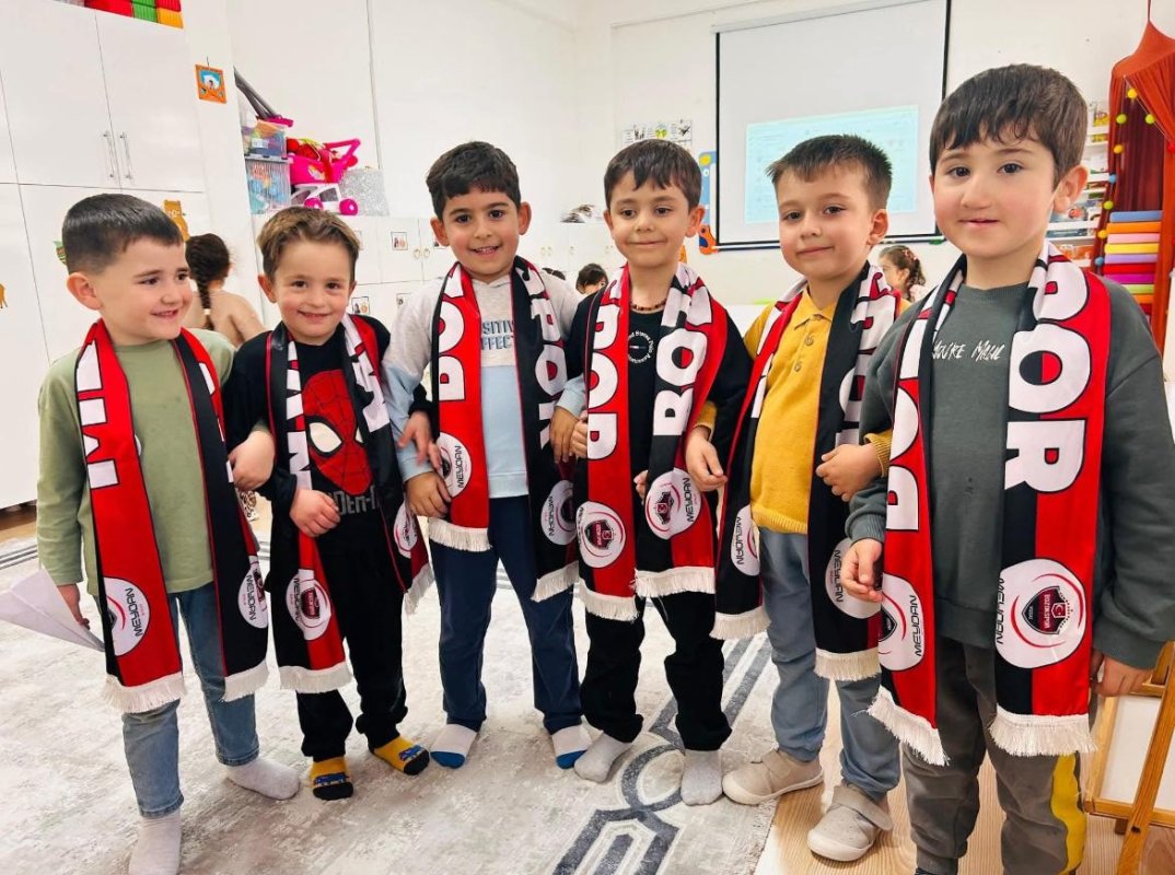 Küçük Yüreklerden Büyük Destek