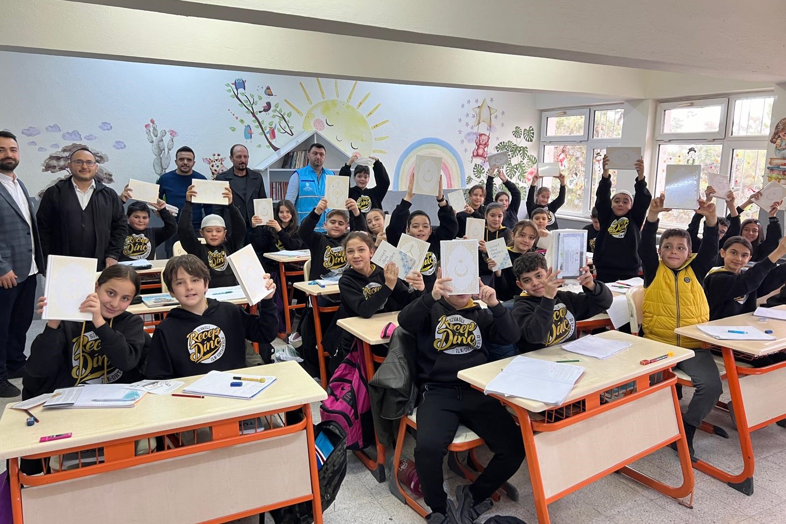 50 Bin Öğrenciye TDV'den Kur'anı-ı Kerim Hediye 