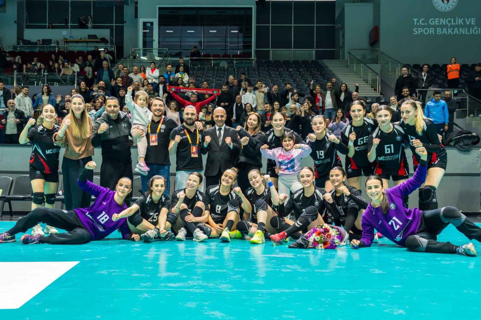 MC Sistem Yozgat GSK Kadın Hentbol Takımı Şampiyonluğu Galibiyetle Taçlandırdı