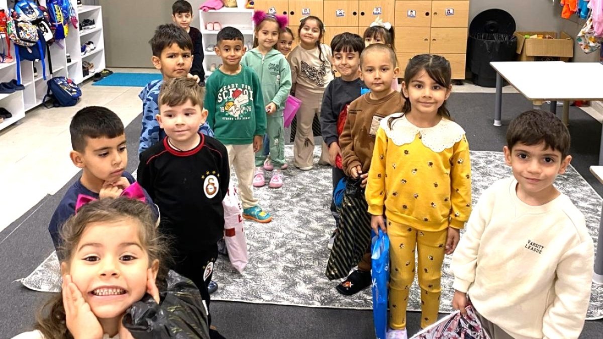 Minik Eller Toprakla Buluştu