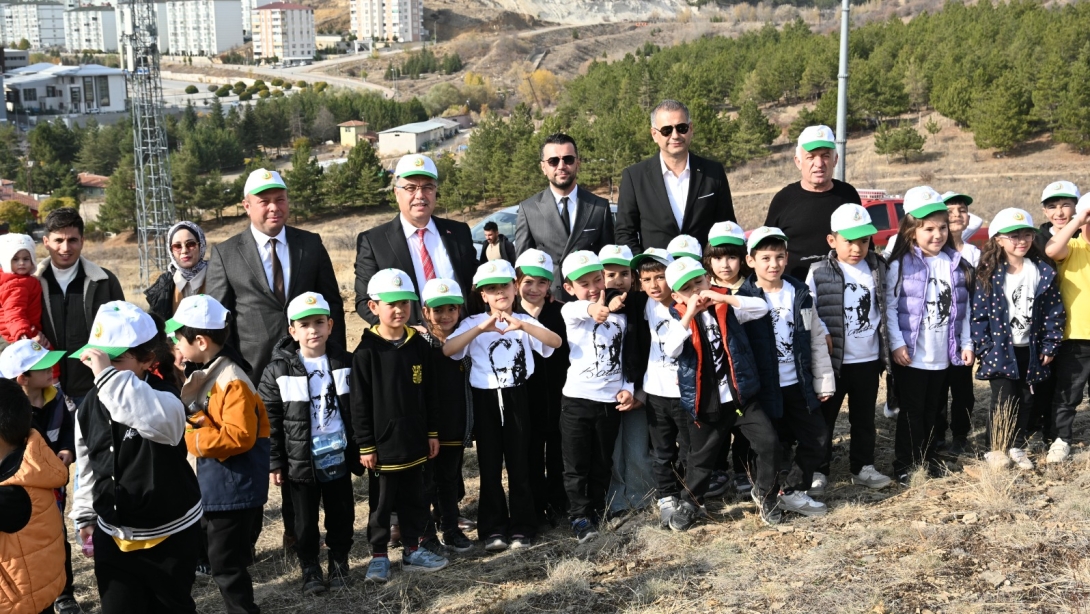 Yozgat’ta Öğrenciler “Yeşil Vatan” İçin Fidan Dikti