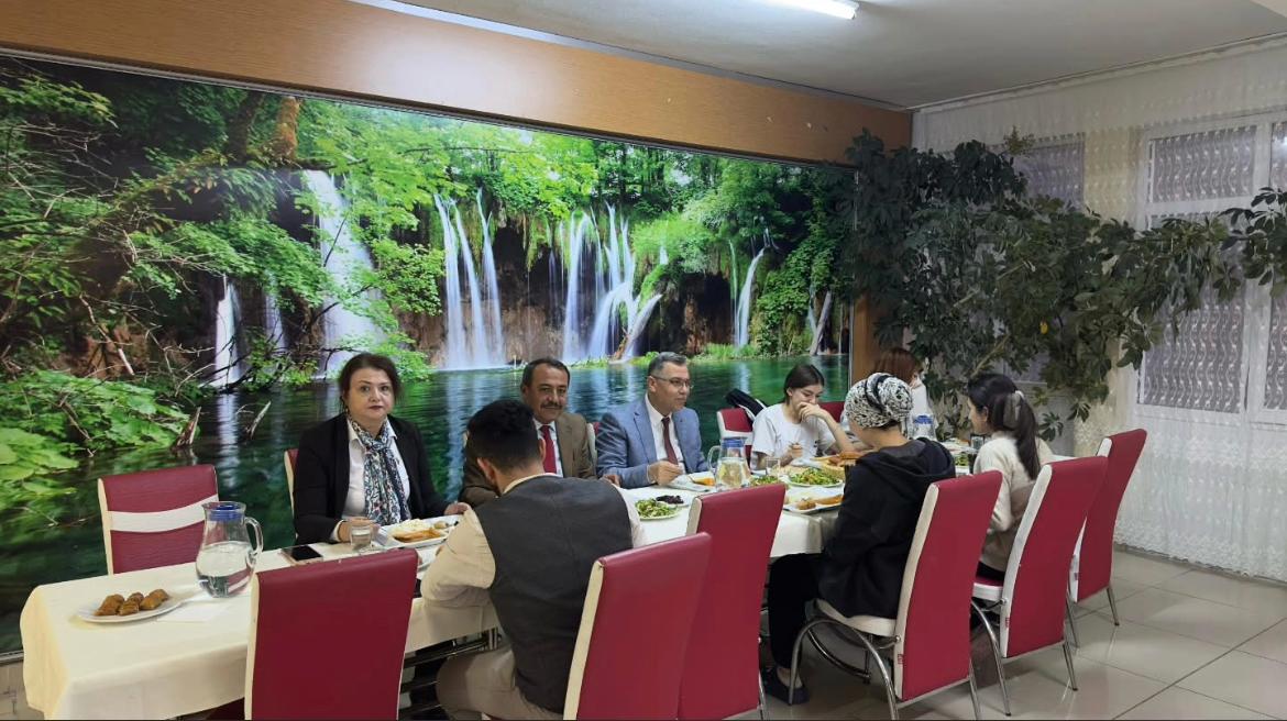 İl Milli Eğitim Müdürü Altınkaynak Öğrencilerle Aynı Sofrada