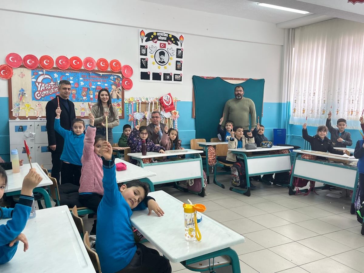 Altınkaynak’tan TOKİ Mevlana İlk/Ortaokuluna Ramazan Ziyareti