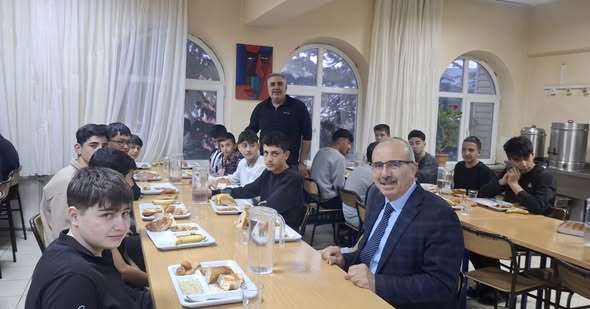 Yöneticiler ve Öğrenciler İftarda Buluştu