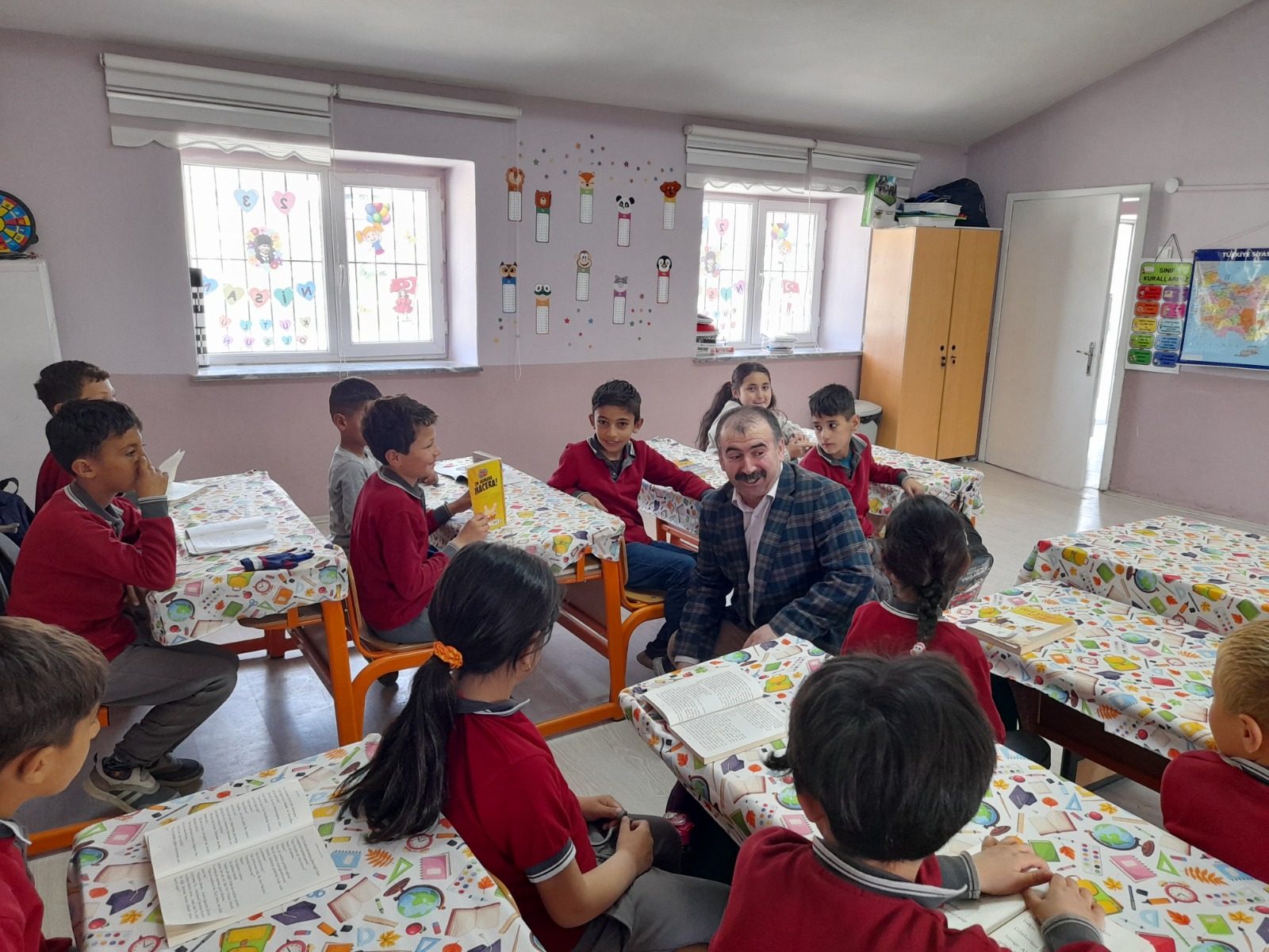 Akdağmadeni’nin Köy Okullarında Bilim Rüzgârı: “Boyalık’tan da İbn-i Sina Çıkabilir”