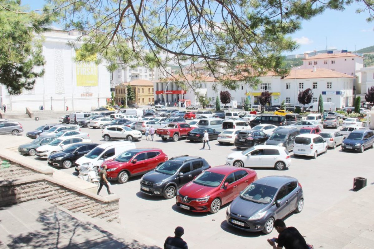 135 bin araç var, park yok!