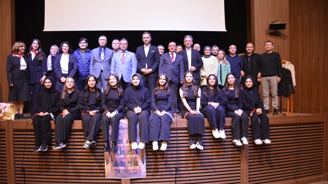 Erdoğan Akdağ Fen Lisesi’nden “Ben Anadolu” Gösterisine Tam Not