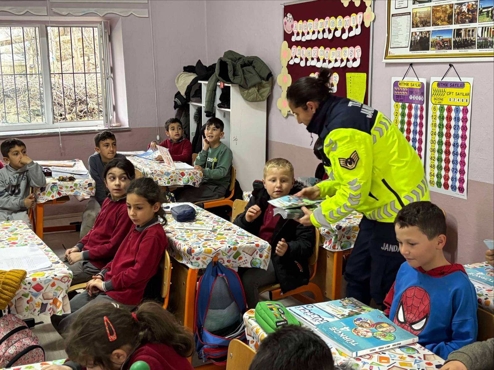 Akdağmadeni’nde Miniklere Trafik Eğitimi