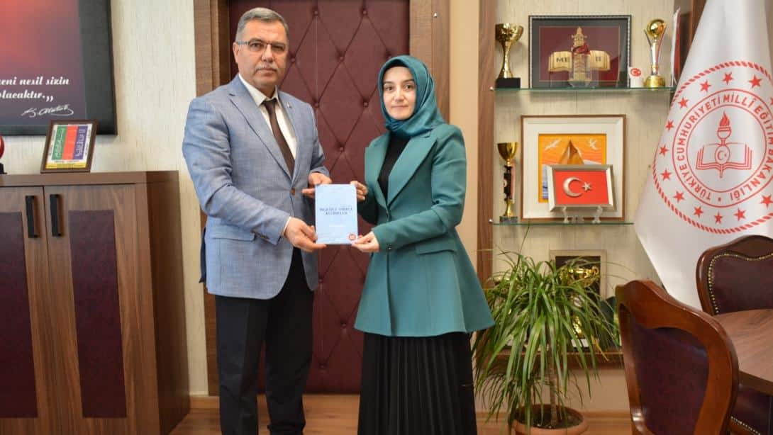 Öğretmen Şifanur Şeyma Koçak’tan İngilizce–Türkçe Kelimeler Kitabı