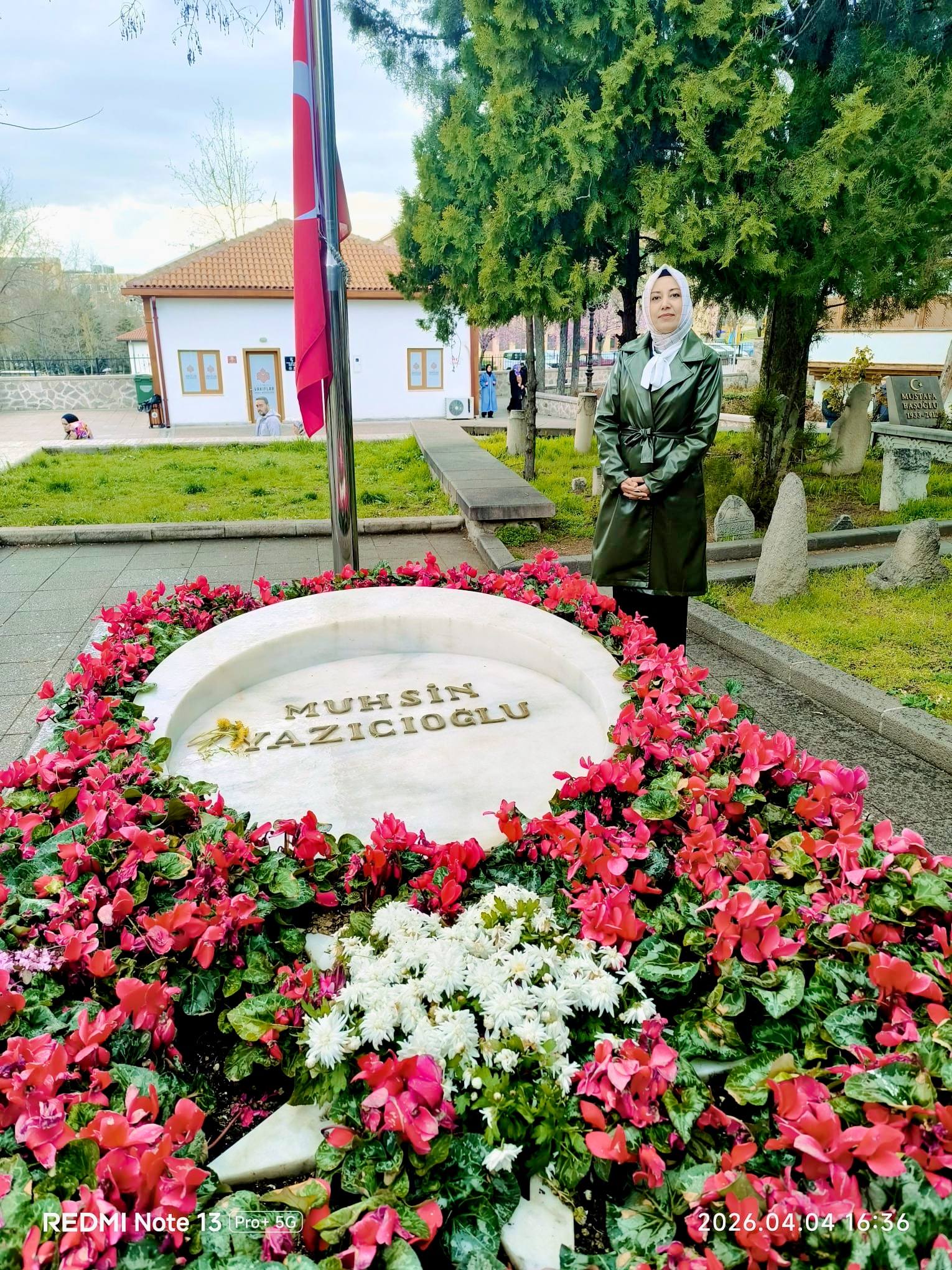 Pınar Tekin Ünal, Muhsin Yazıcıoğlu’nun Kabrini Ziyaret Etti