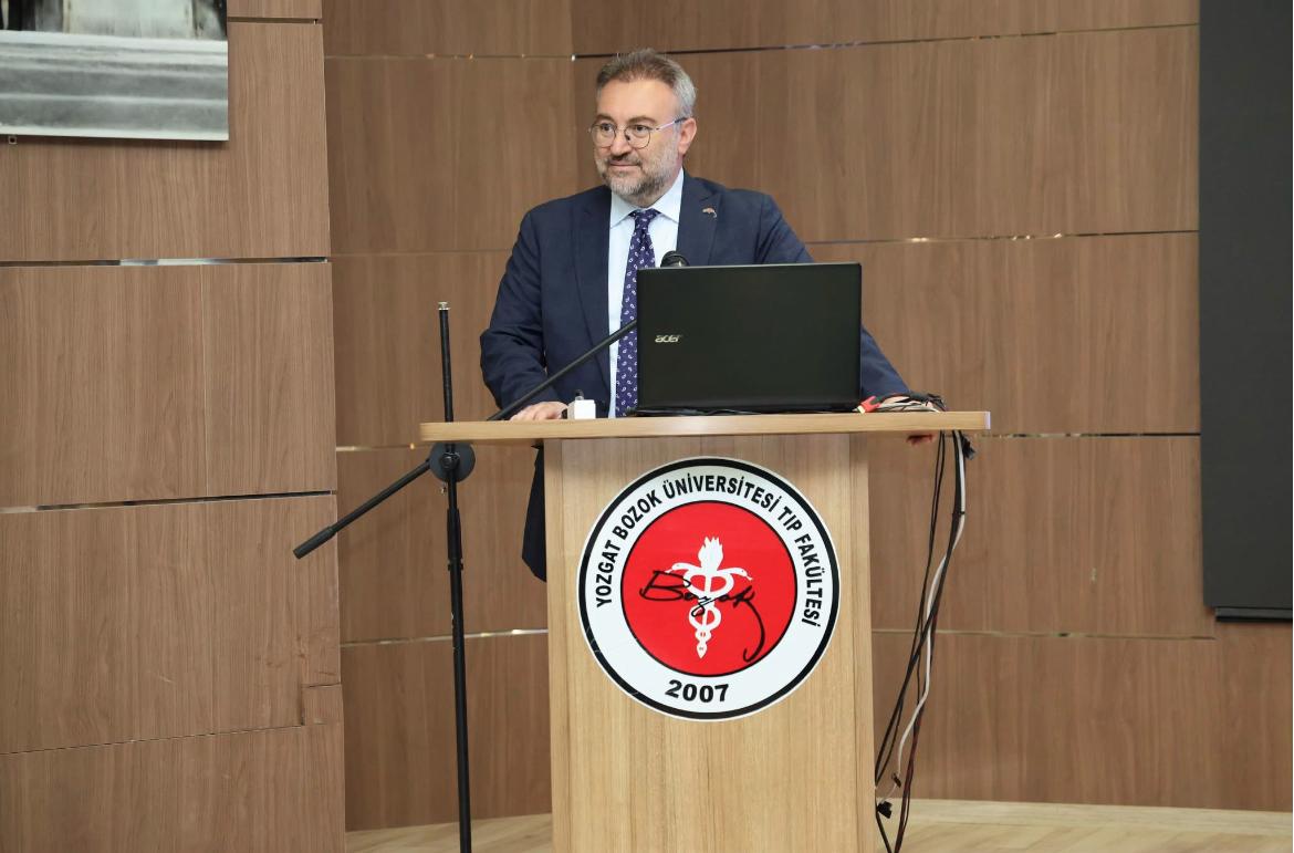 YOBÜ’de Ramazan Bereketi: Rektör Yaşar Öğrencilerle Aynı Sofrada