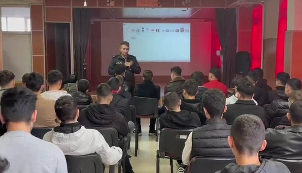 Sarıkaya’da Polislerden Öğrencilere Trafik ve Güvenlik Eğitimi