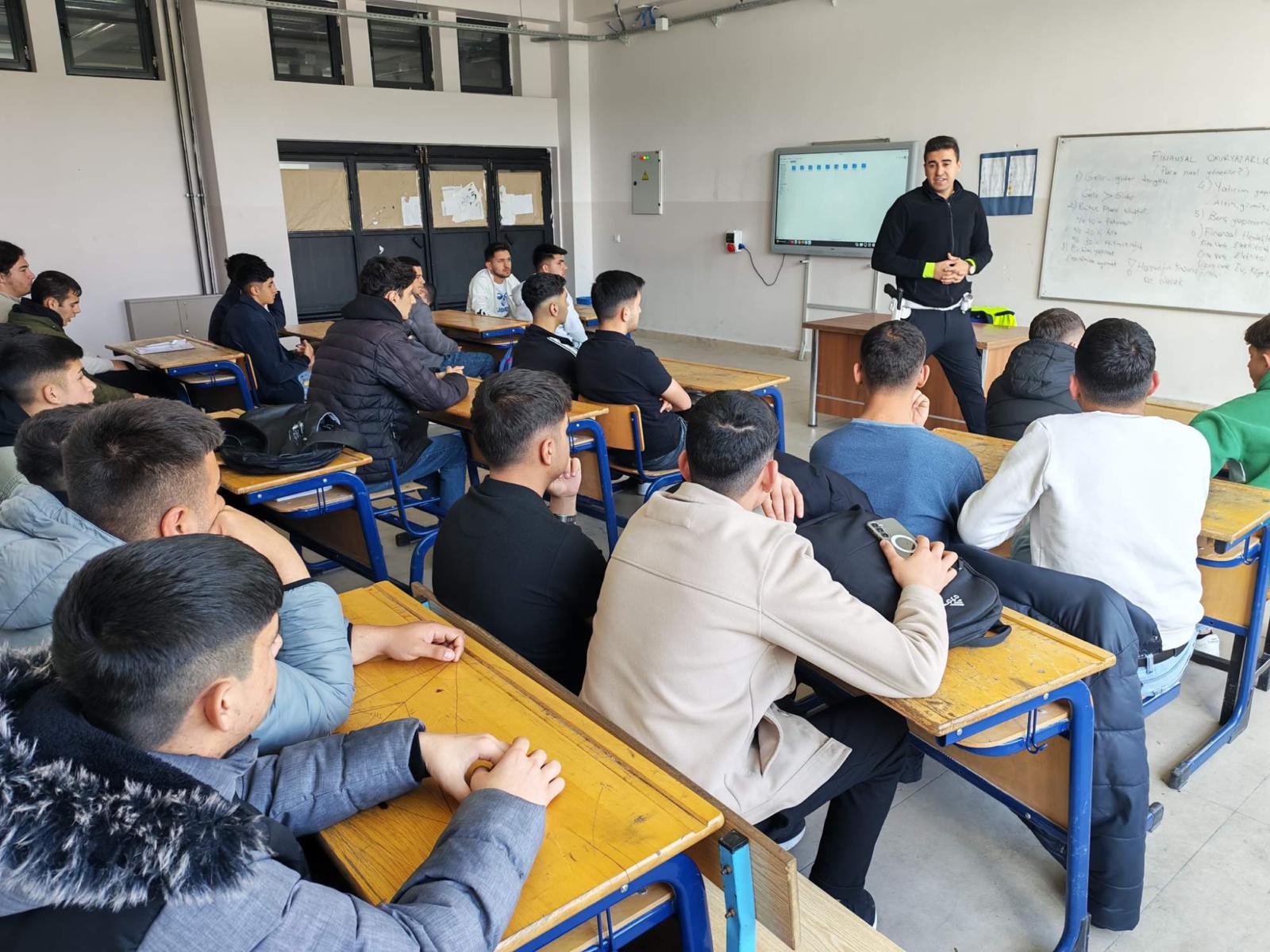 Sarıkaya’da Öğrencilere Trafik ve Polislik Bilgisi