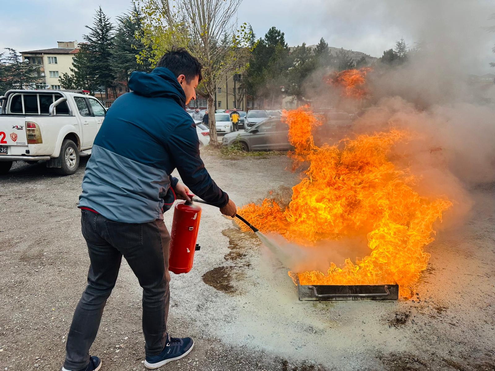 Sağlıkçılara İtfaiye Ekibi Gibi Yangın Eğitim 