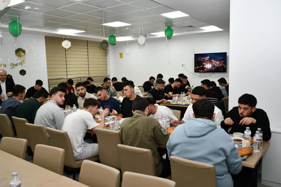 Sorgun Kaymakamı Canpolat, KYK'da Öğrencilerle İftar Yaptı