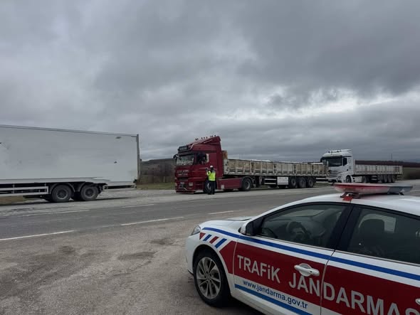  Yozgat’ta Aşırı Tonajlı Araçlara Jandarma Denetimi