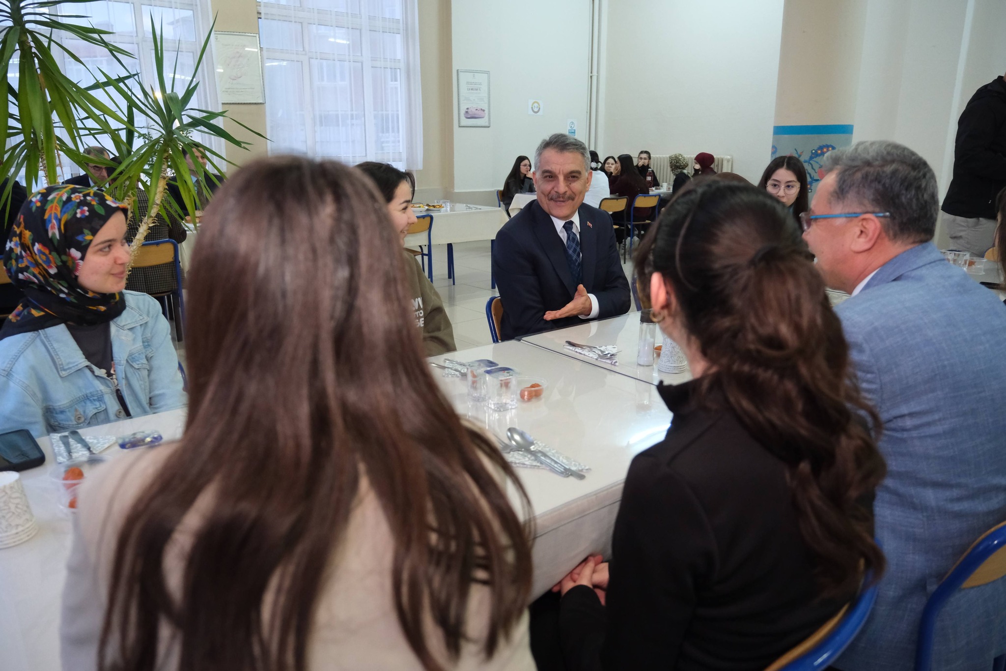 Vali Mehmet Ali Özkan Öğrencilerle İftar Sofrasında Buluştu