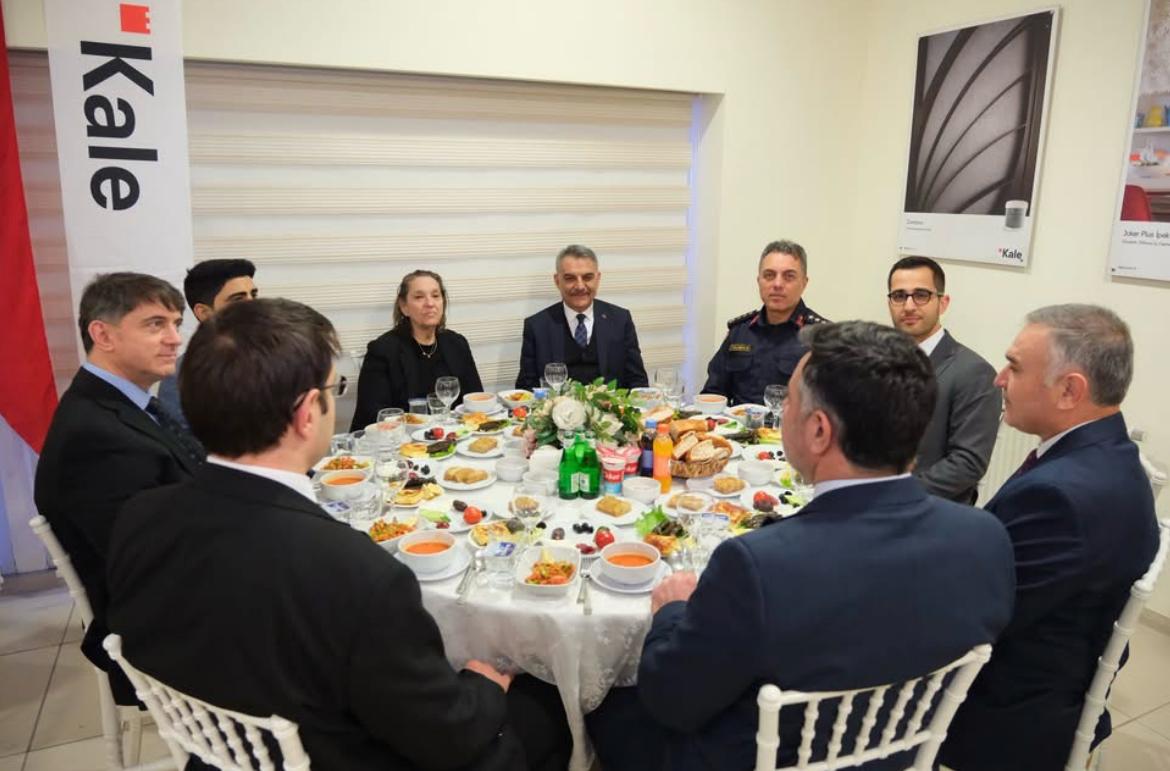 Vali Özkan, Yerköy Kale Seramik’in Geleneksel İftar Programına Katıldı