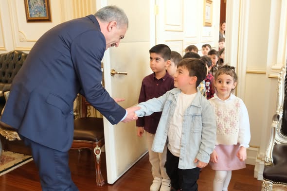 Yozgat Valisi Minik Öğrencileri Makamında Ağırladı