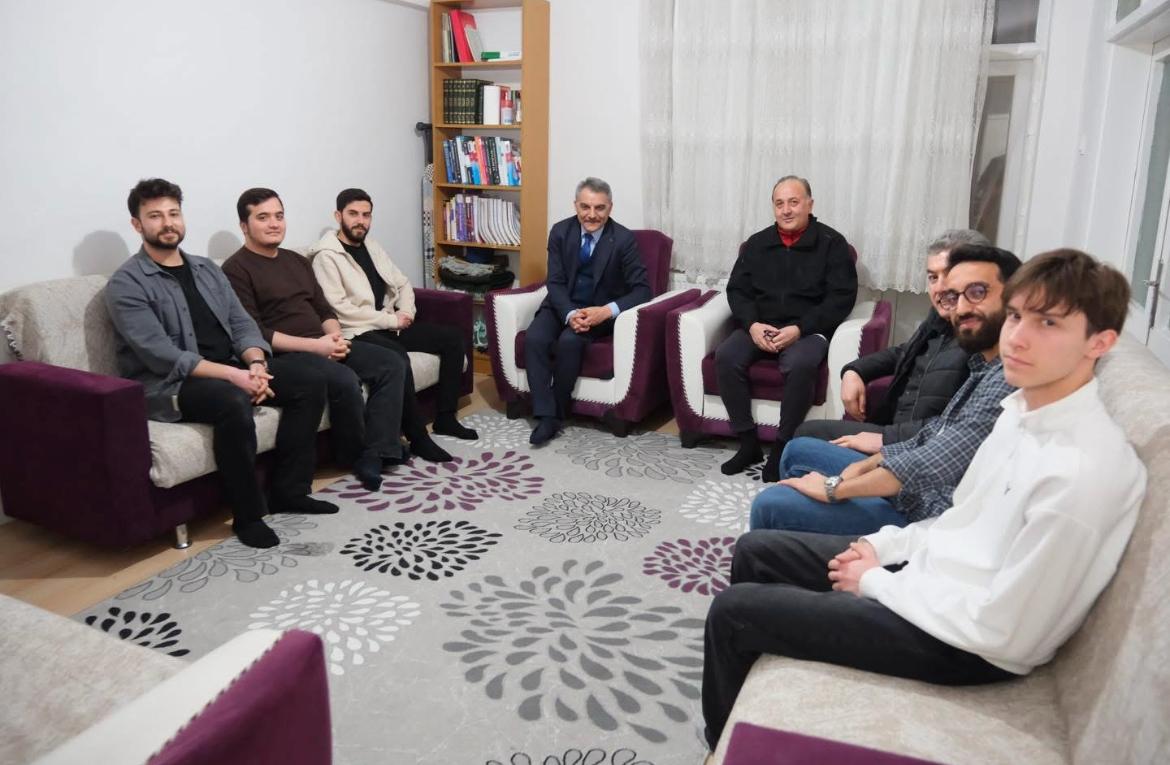 Vali ve İl Müdürü Gençlerle Buluştu