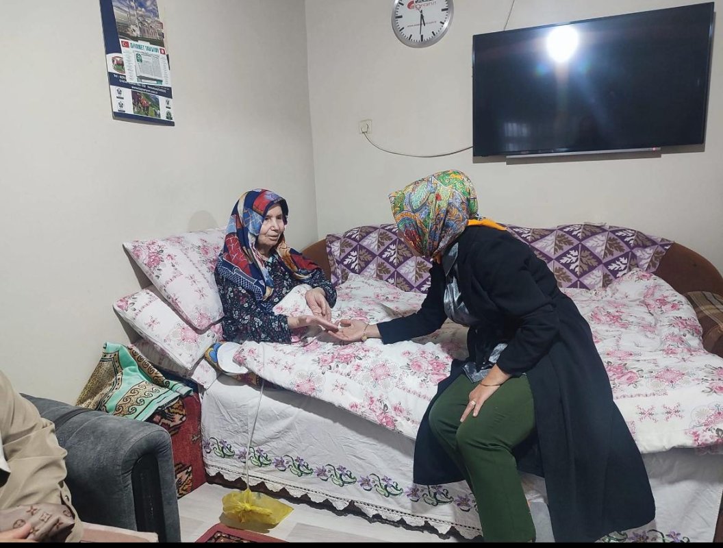 Büyüklerimiz Geçmişin Hafızası, Geleceğin Yol Göstericisidir