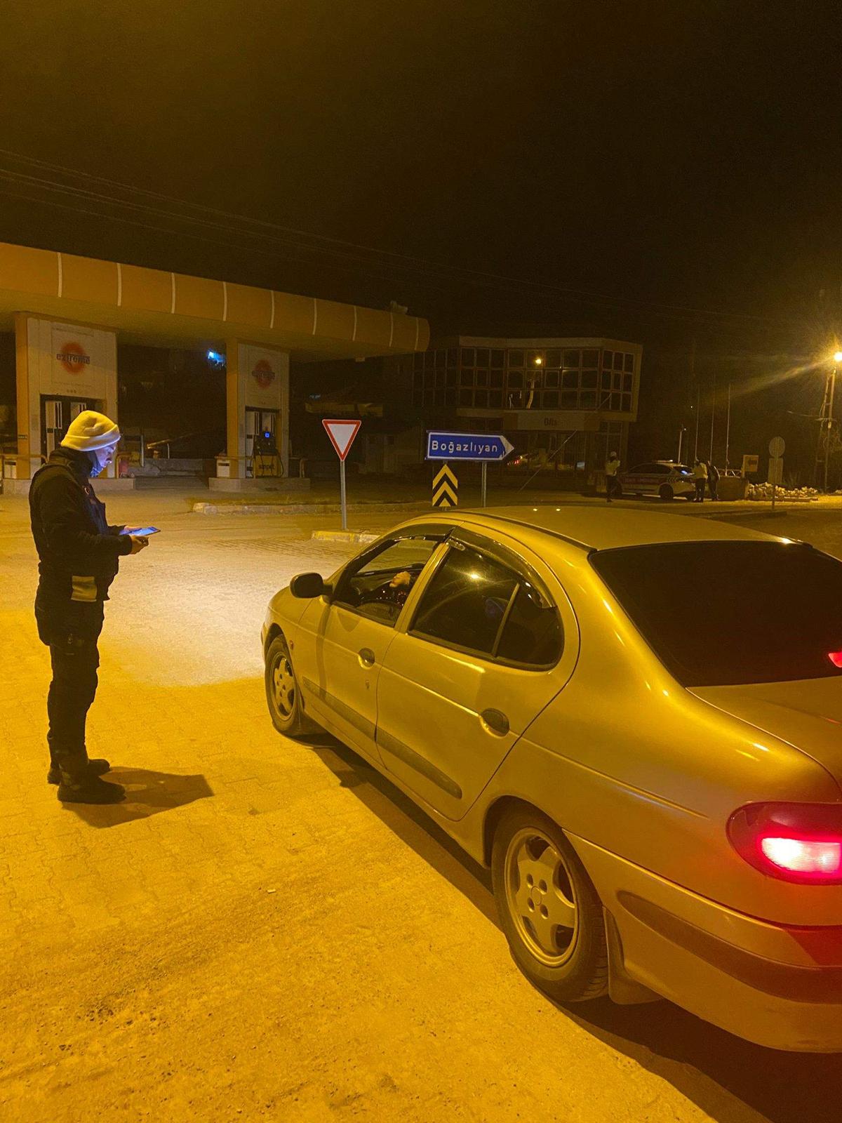 Yenifakılı’da 8 Sürücüye Ceza, 1 Araç Trafikten Men Edildi