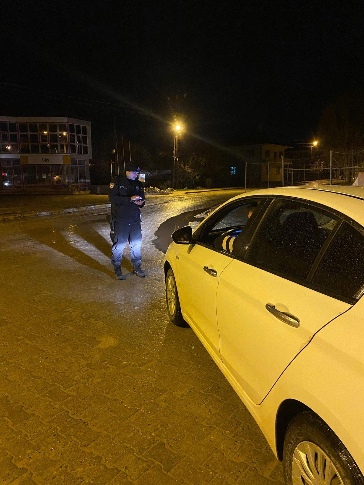 Yenifakılı’da NARVAS Denetimi: Kıraathane, Park ve Metruk Binalar Kontrol Edildi